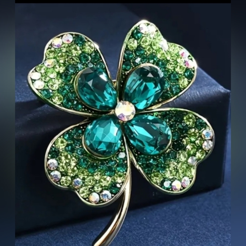Four Leaf Clover Green Rhinestone Brooch - Picture 4 of 4